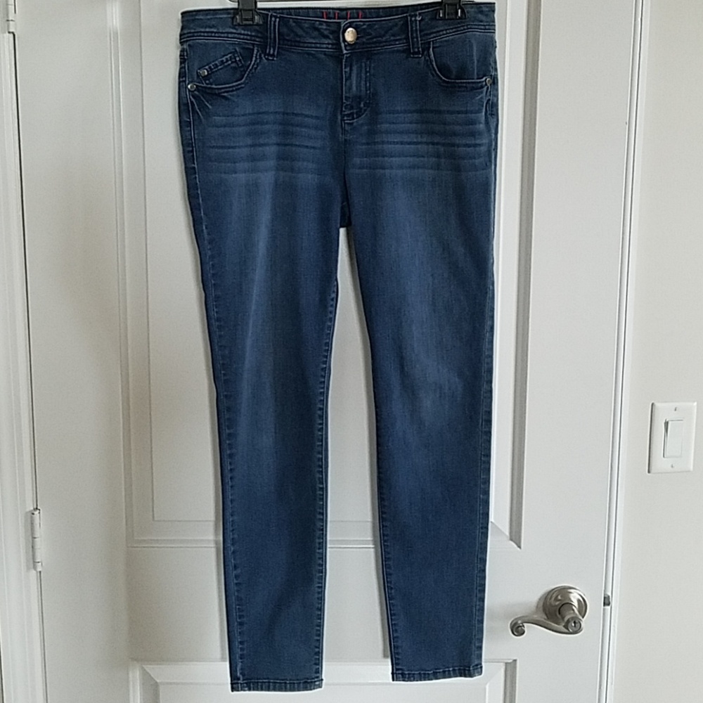 Not for sale Elle skinny Capri jeans size 12